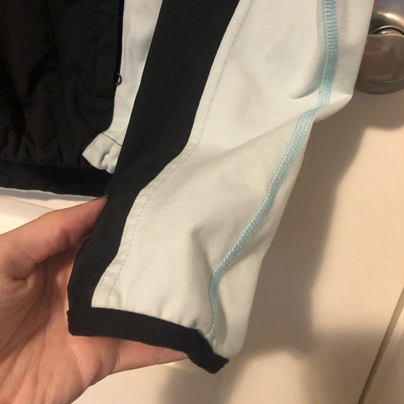 Lululemon Light Windbreaker Jacket 🌟 - Picture 5 of 12